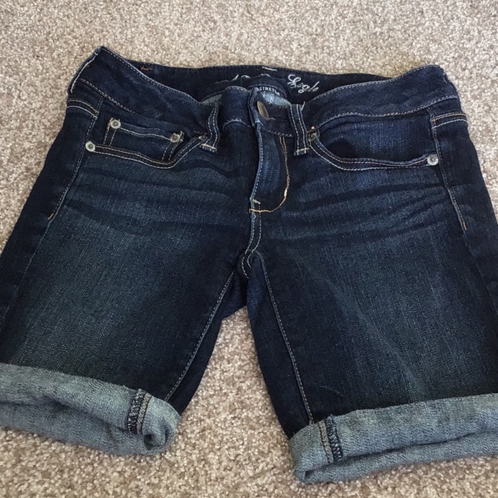 American Eagle women’s Stretch Jean Distressed Roll Cuff Shorts. Size 2